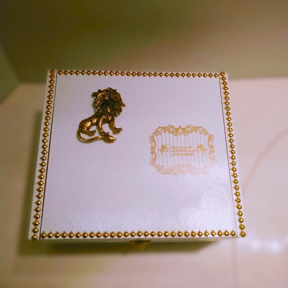Suenos de Saundra Upcycled, White Esteban Carreras Cigar Box, Storage/ Home Deco - Picture 5 of 10